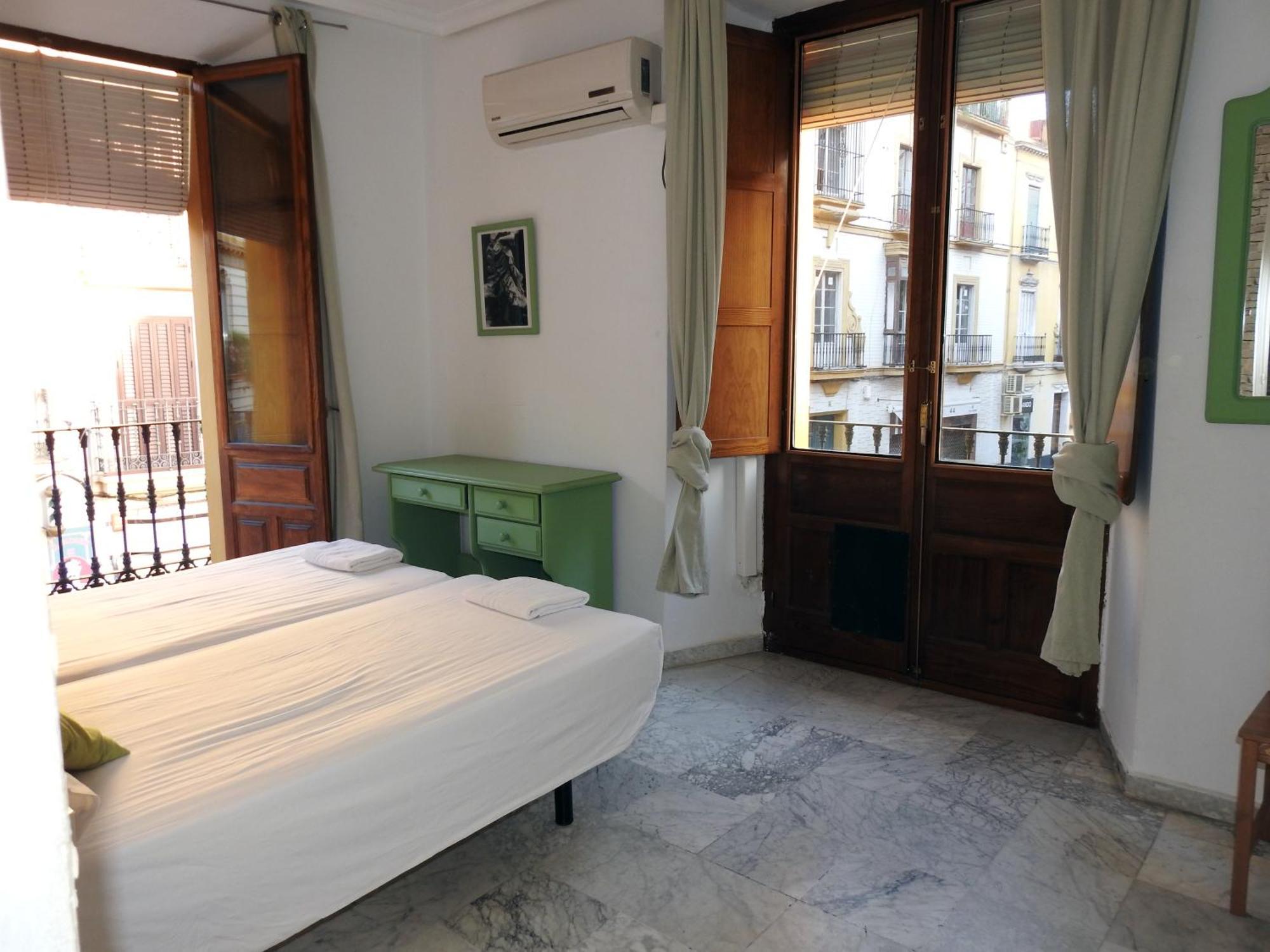 Apartamento En Sevilla Centro Con Vistas A La Plaza Alameda De Hercules - Hasta 7 Personas Εξωτερικό φωτογραφία